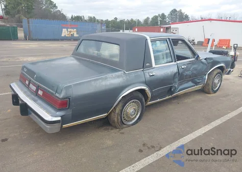 1987 Chrysler Fifth Avenue из США, поврежденный, VIN 1C3BF66P2HX718915